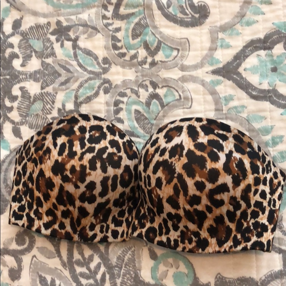 Victoria’s Secret Strapless leopard bombshell bra